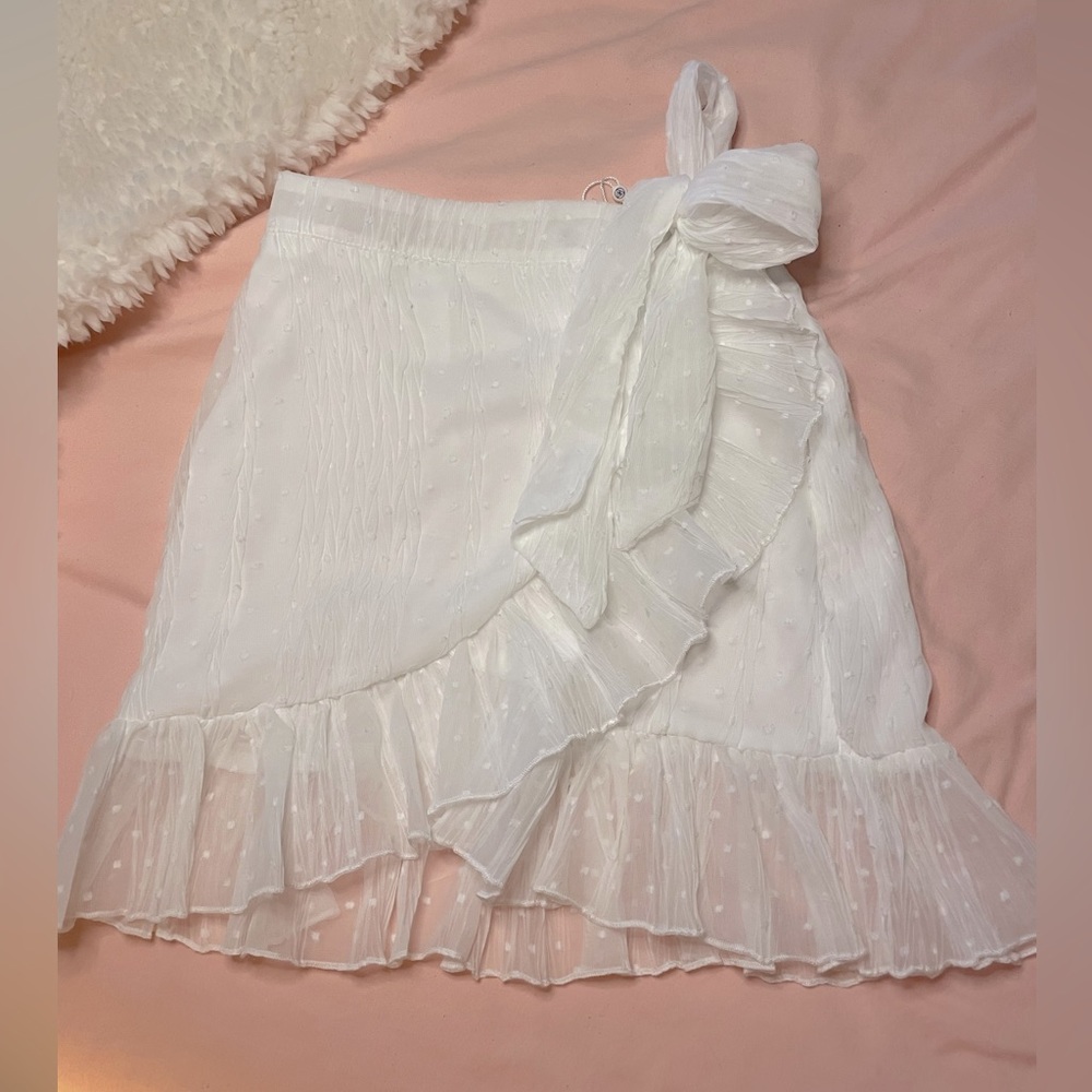 Dreamy skirt never worn, size 26”